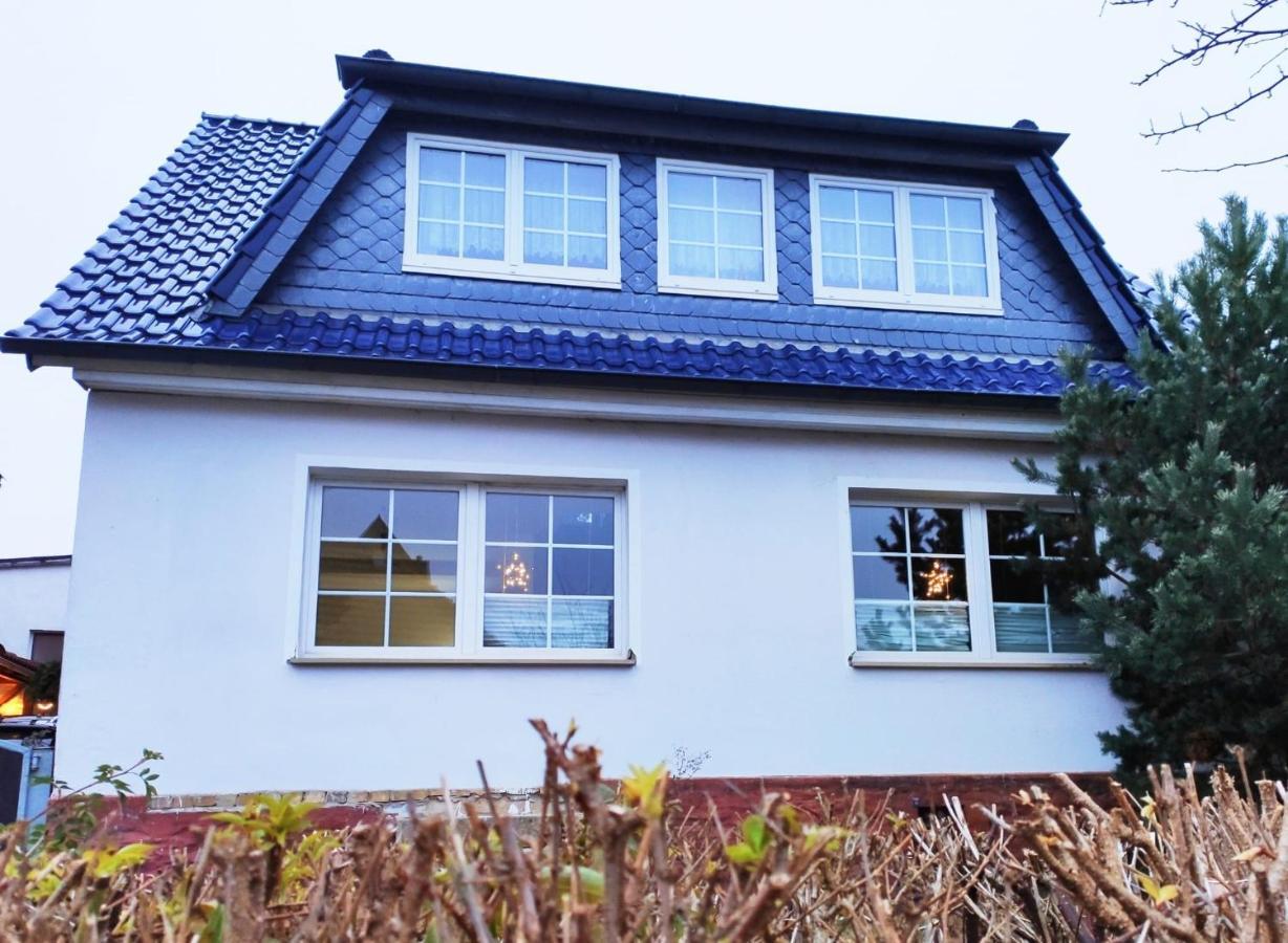 Ferienhaus Blaue Blume Mit 11 Kw Ladestation, Kamin, Terrasse, Eingezaeuntem Garten, Sauna, Wlan, Netflix, 2 Hunde Willkommen! Guntersberge ภายนอก รูปภาพ